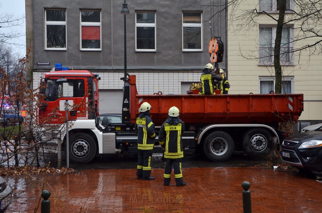 Feuer 2 Dachwohnung Koeln Severinswall Bayenstr P224.JPG